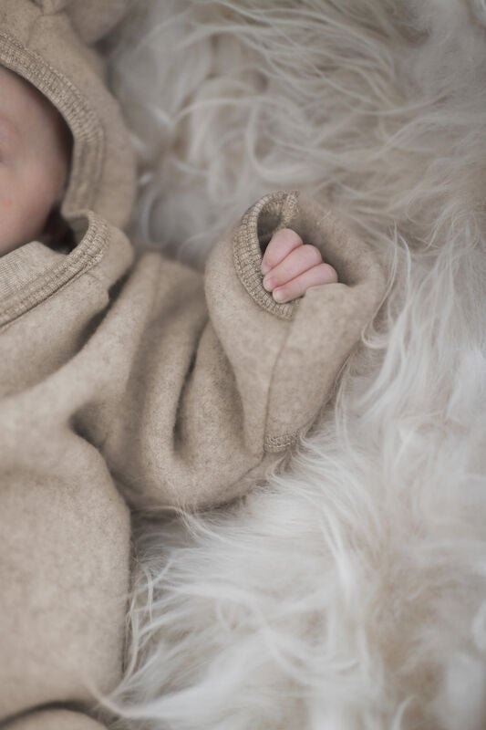 Jakie kombinezony dla niemowląt są najlepsze na jesień? - MINI BÉBÉ