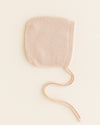 Bonetka z wełny merino Newborn Oat - Hvid
