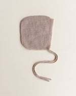 Bonetka z wełny merino Newborn Sand - Hvid