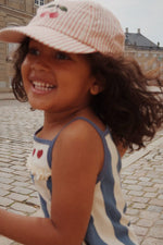 Dziecięca czapka z daszkiem Ellie AMOUR STRIPE - KONGES SLØJD