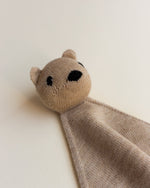 Mięciutka przytulanka z wełny merino Teddy Toki Mocha - Hvid