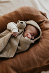 Mięciutka przytulanka z wełny merino Teddy Toki Mocha - Hvid