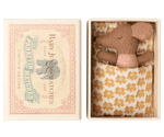 Myszka Sleepy Wakey Baby w pudełku zapałek - Rose Rose - Maileg