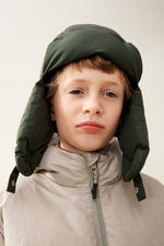 Puchowa czapka pilotka Tori Hunter green - Liewood
