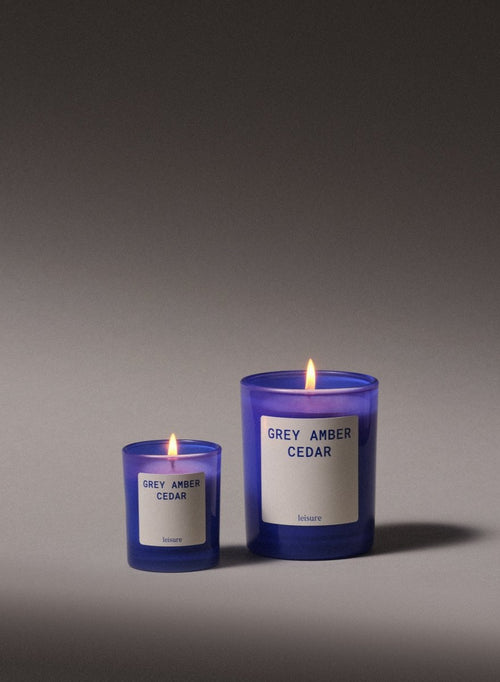 Świeca zapachowa Grey Amber & Cedar 210 g - Leisure