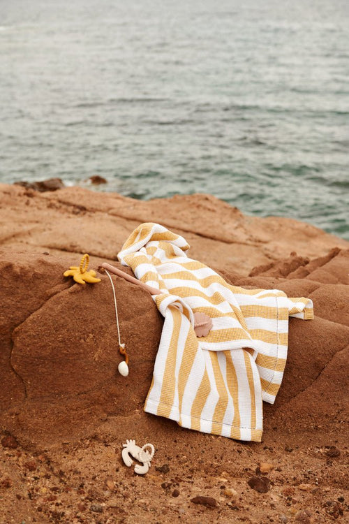 Ponczo kąpielowe dziecięce z kapturem stripes White and Yellow mellow - Liewood